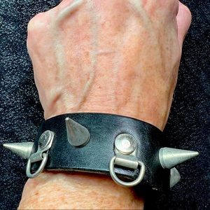 Lot Unisex 2 leather spike & iron cross wristbands and 2 rubber wristbands